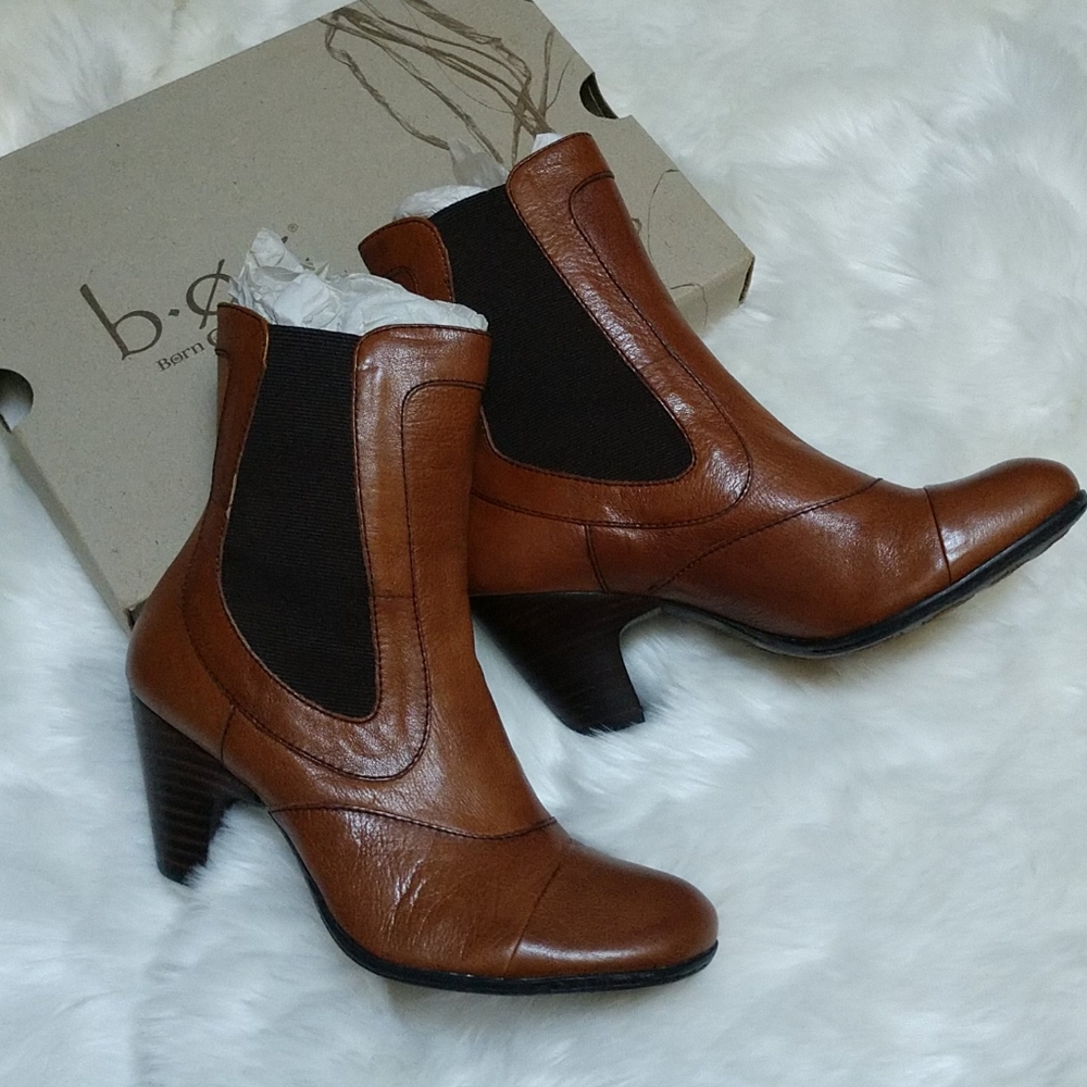 #11 PRICE REDUCED LEATHER BORN Elastic Gusset Cognac LEATHER Ankle Booties